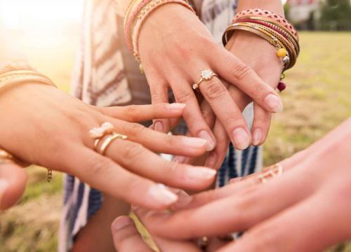 How to Accessorize: 4 Tips for Choosing Accessories How to Accessorize: 4 Tips for Choosing Accessories